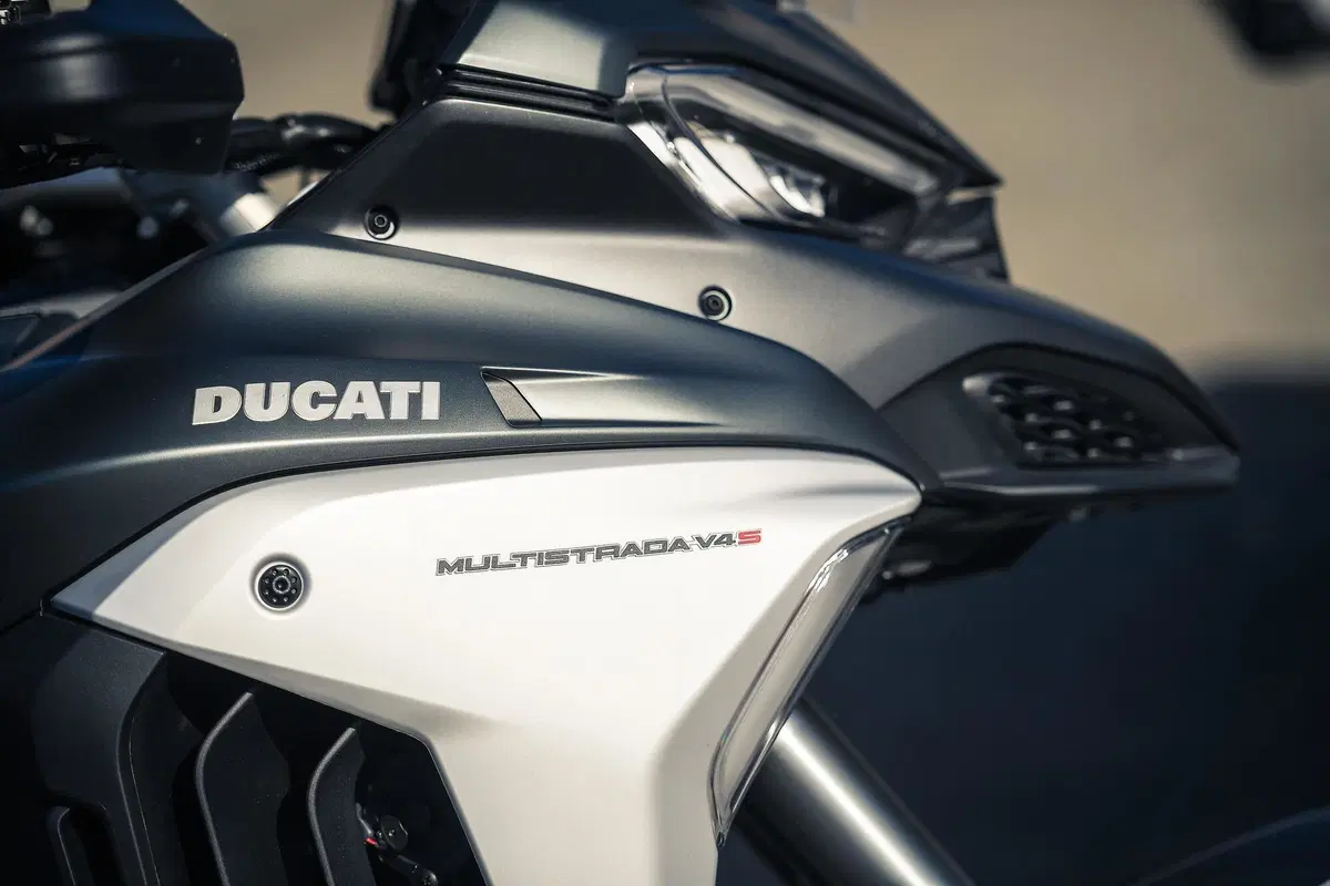 Ducati Multistrada V4 vs 1260 Enduro. TEST completo strada, offroad e pista! (9)
