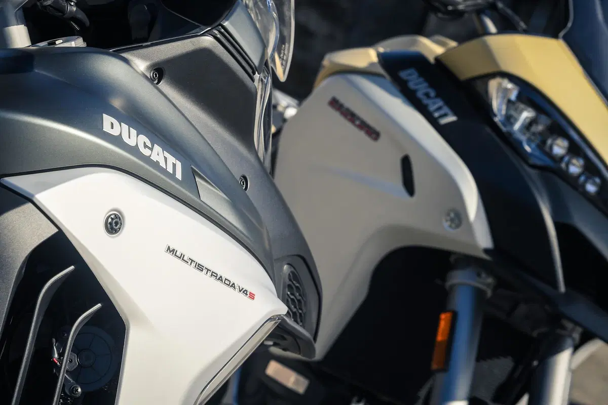 Ducati Multistrada V4 vs 1260 Enduro. TEST completo strada, offroad e pista! (11)