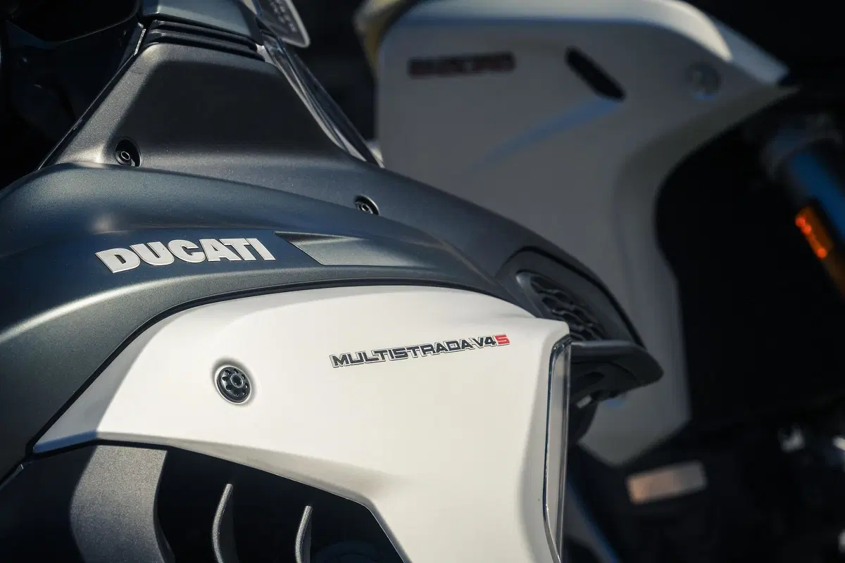 Ducati Multistrada V4 vs 1260 Enduro. TEST completo strada, offroad e pista! (12)