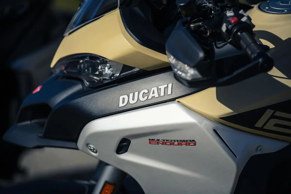 Ducati Multistrada V4 vs 1260 Enduro. TEST completo strada, offroad e pista! (13)