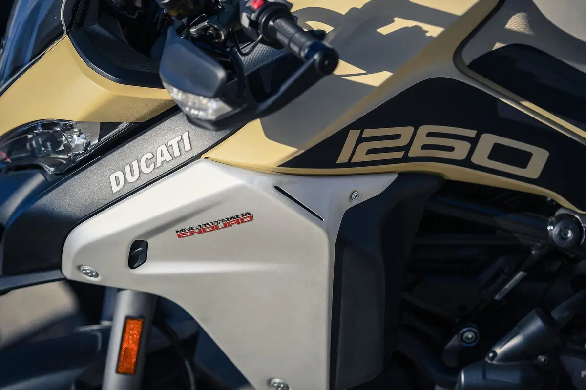Ducati Multistrada V4 vs 1260 Enduro. TEST completo strada, offroad e pista! (14)