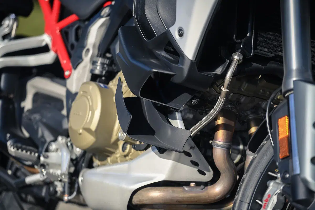 Ducati Multistrada V4 vs 1260 Enduro. TEST completo strada, offroad e pista! (17)