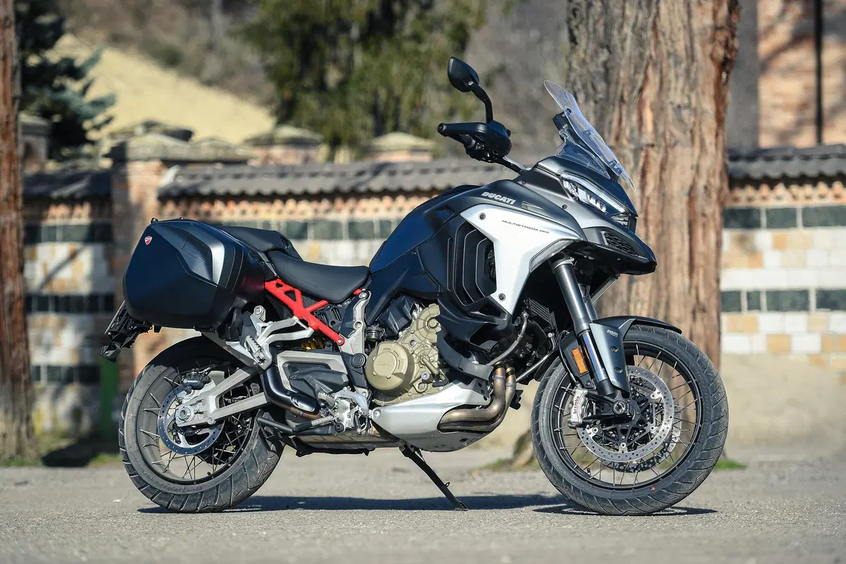 Ducati Multistrada V4 vs 1260 Enduro. TEST completo strada, offroad e pista! (18)