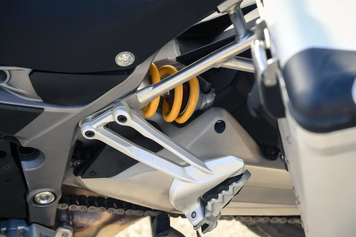 Ducati Multistrada V4 vs 1260 Enduro. TEST completo strada, offroad e pista! (22)