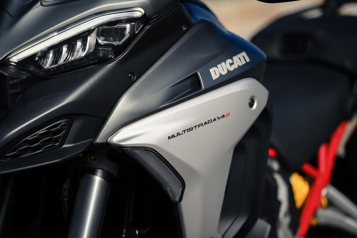 Ducati Multistrada V4 vs 1260 Enduro. TEST completo strada, offroad e pista! (23)