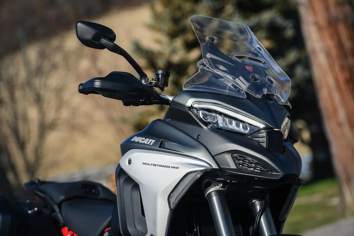 Ducati Multistrada V4 vs 1260 Enduro. TEST completo strada, offroad e pista! (24)