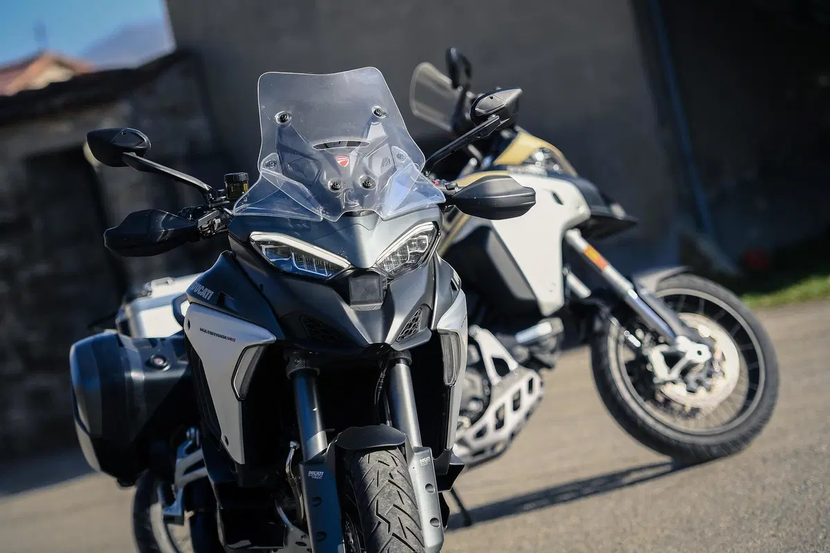 Ducati Multistrada V4 vs 1260 Enduro. TEST completo strada, offroad e pista! (25)