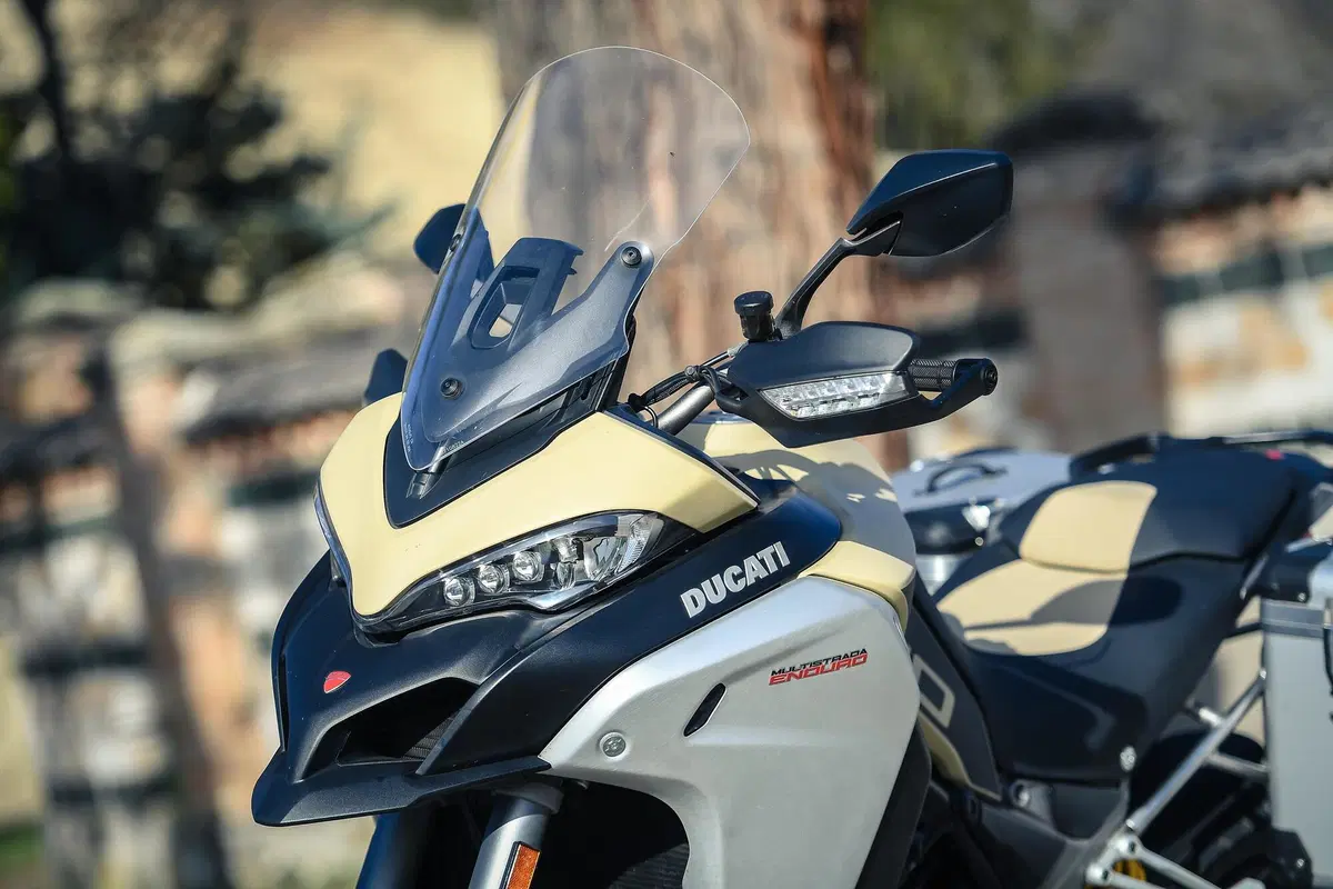 Ducati Multistrada V4 vs 1260 Enduro. TEST completo strada, offroad e pista! (26)