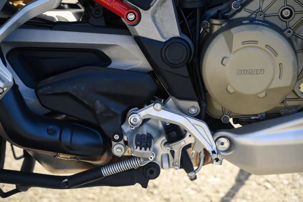 Ducati Multistrada V4 vs 1260 Enduro. TEST completo strada, offroad e pista! (28)