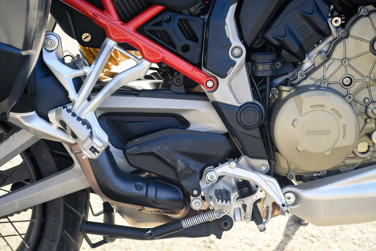 Ducati Multistrada V4 vs 1260 Enduro. TEST completo strada, offroad e pista! (30)
