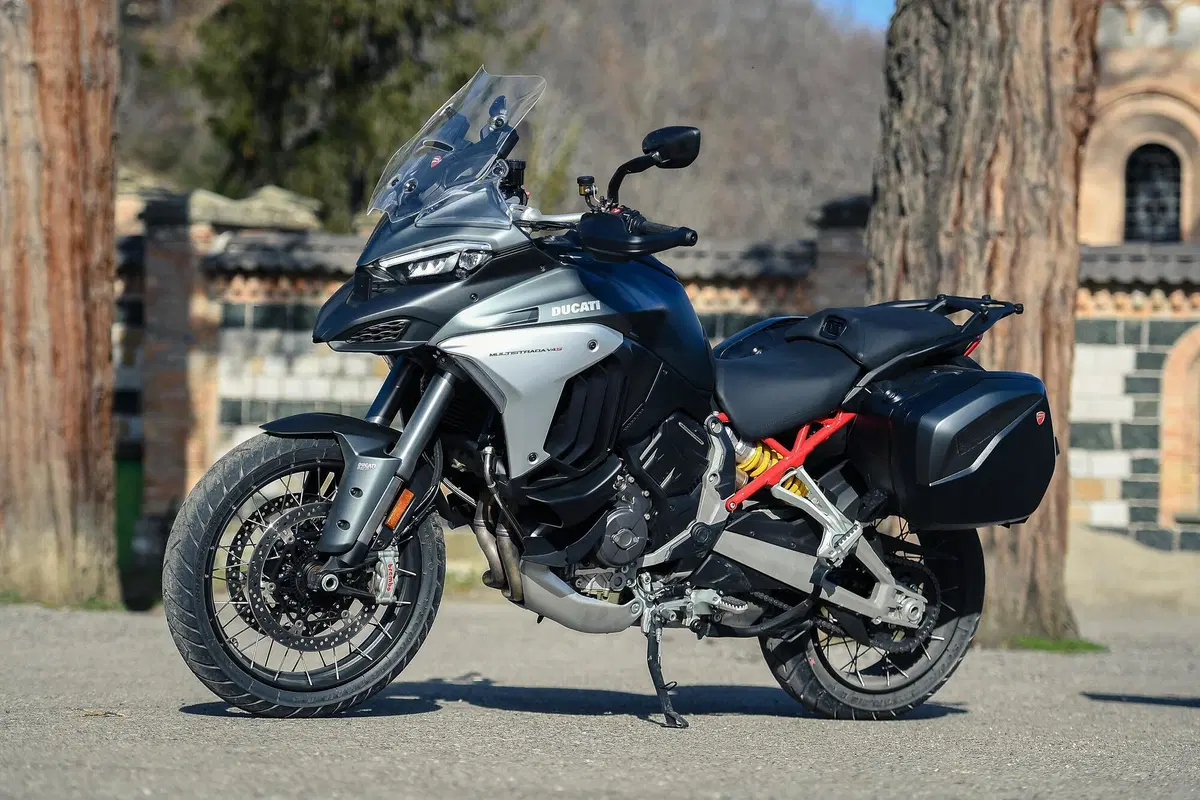Ducati Multistrada V4 vs 1260 Enduro. TEST completo strada, offroad e pista! (4)