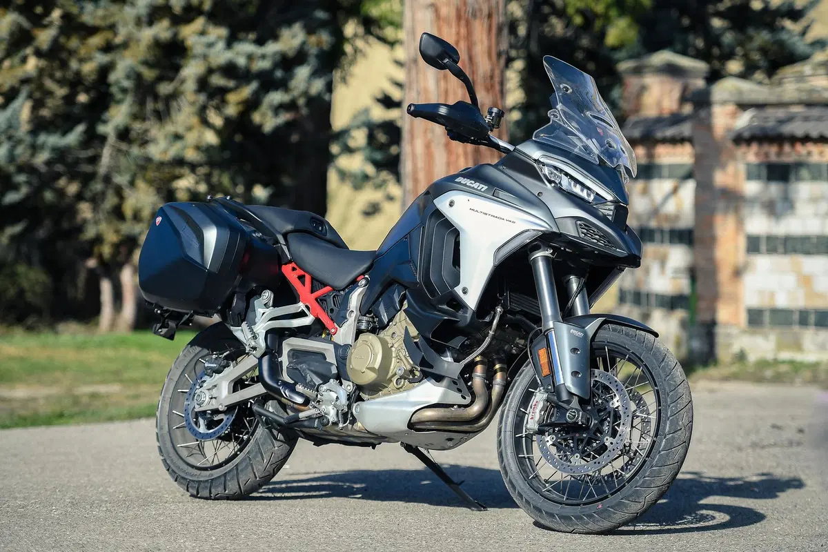 Ducati Multistrada V4 vs 1260 Enduro. TEST completo strada, offroad e pista! (7)