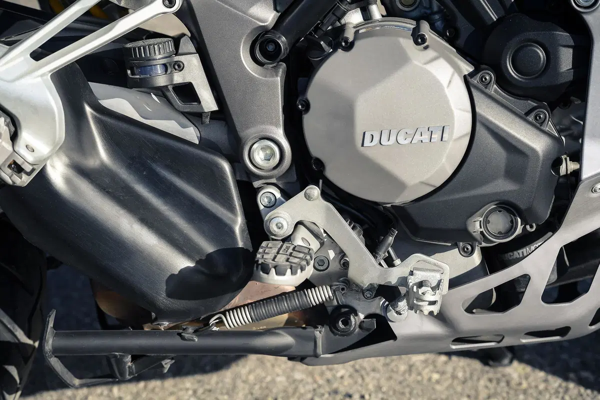 Ducati Multistrada V4 vs 1260 Enduro. TEST completo strada, offroad e pista! (31)