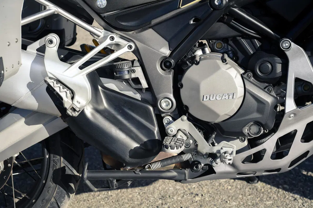 Ducati Multistrada V4 vs 1260 Enduro. TEST completo strada, offroad e pista! (32)