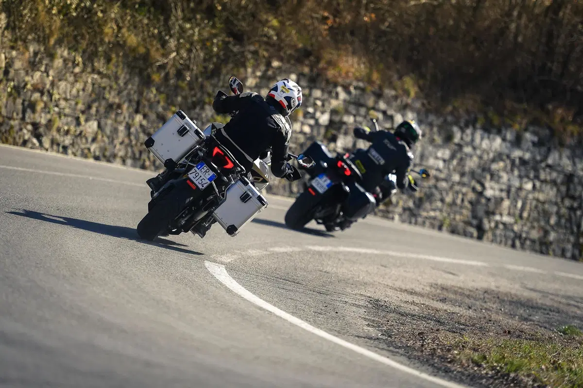 Ducati Multistrada V4 vs 1260 Enduro. TEST completo strada, offroad e pista! (3)