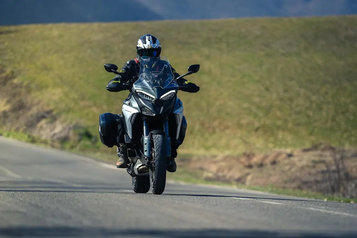 Ducati Multistrada V4 vs 1260 Enduro. TEST completo strada, offroad e pista! (4)