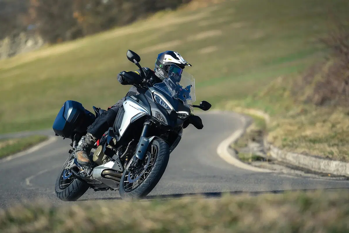 Ducati Multistrada V4 vs 1260 Enduro. TEST completo strada, offroad e pista! (5)