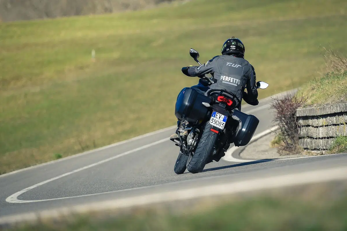Ducati Multistrada V4 vs 1260 Enduro. TEST completo strada, offroad e pista! (9)
