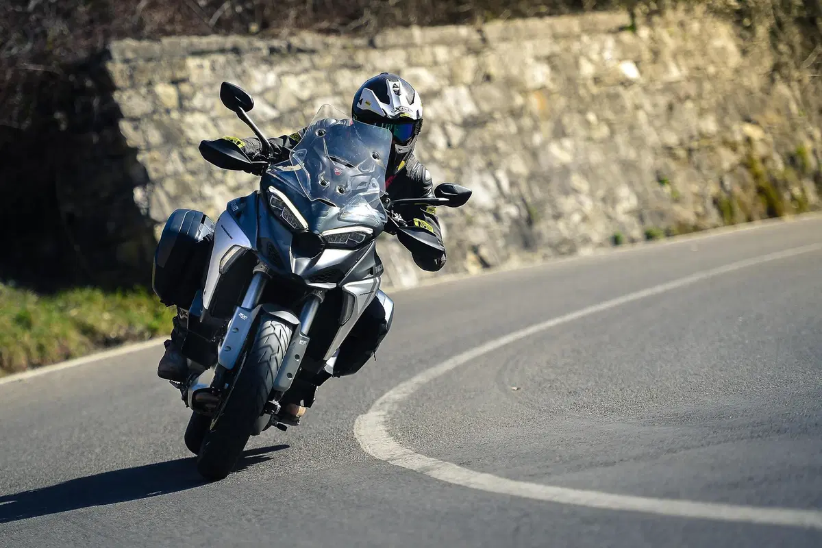 Ducati Multistrada V4 vs 1260 Enduro. TEST completo strada, offroad e pista! (15)