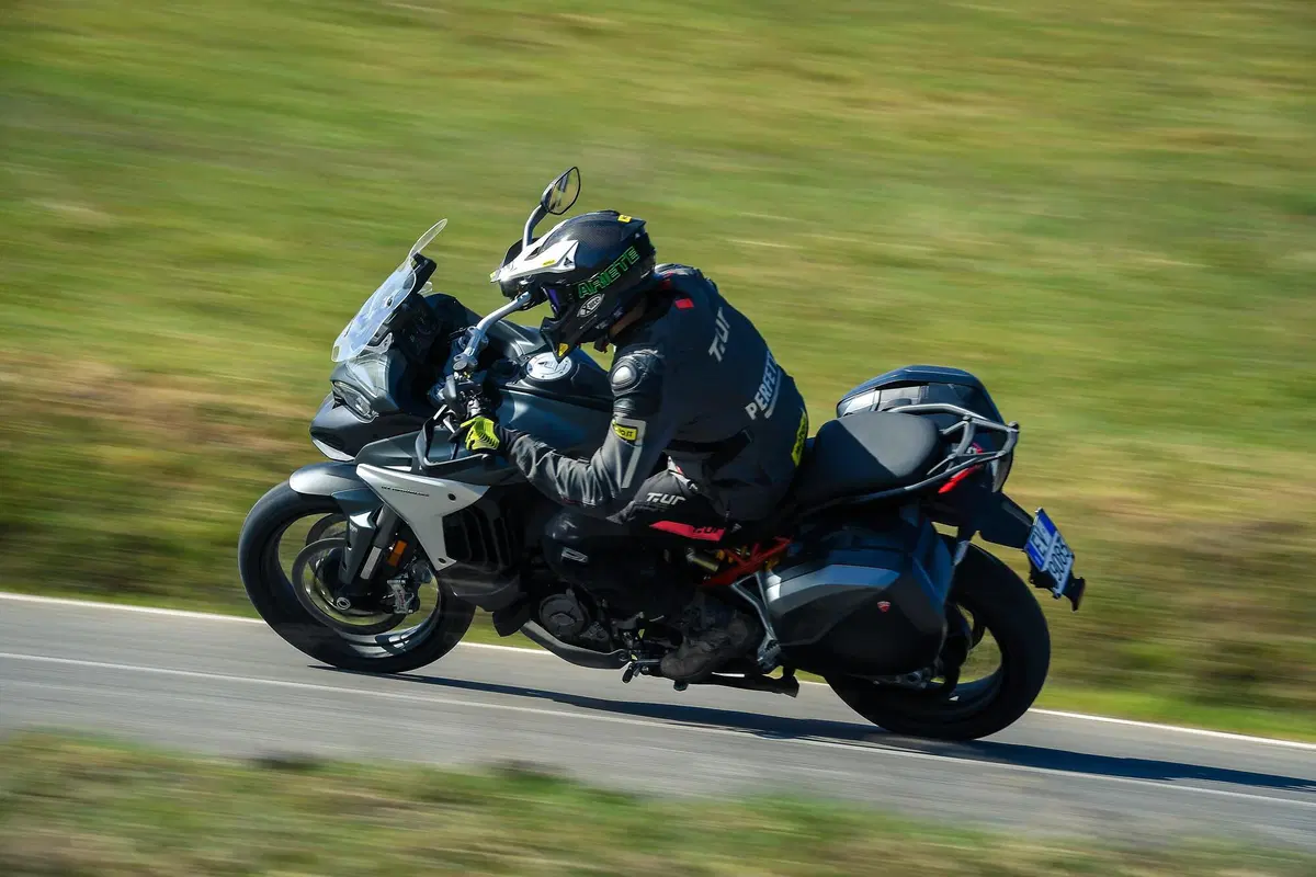 Ducati Multistrada V4 vs 1260 Enduro. TEST completo strada, offroad e pista! (17)