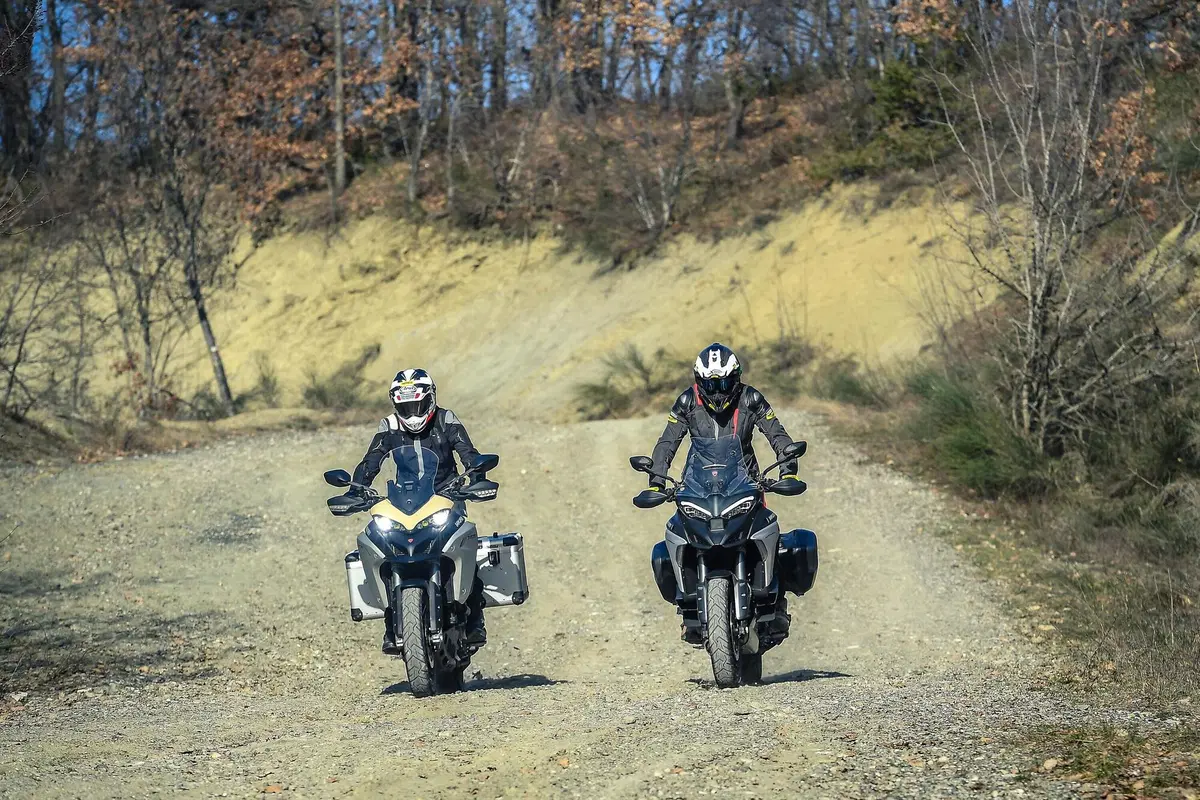 Ducati Multistrada V4 vs 1260 Enduro. TEST completo strada, offroad e pista! (3)