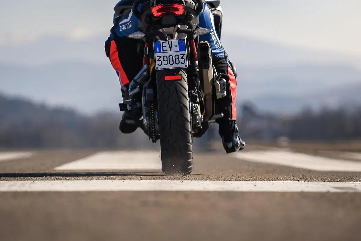 Ducati Multistrada V4 vs 1260 Enduro. TEST completo strada, offroad e pista! (7)