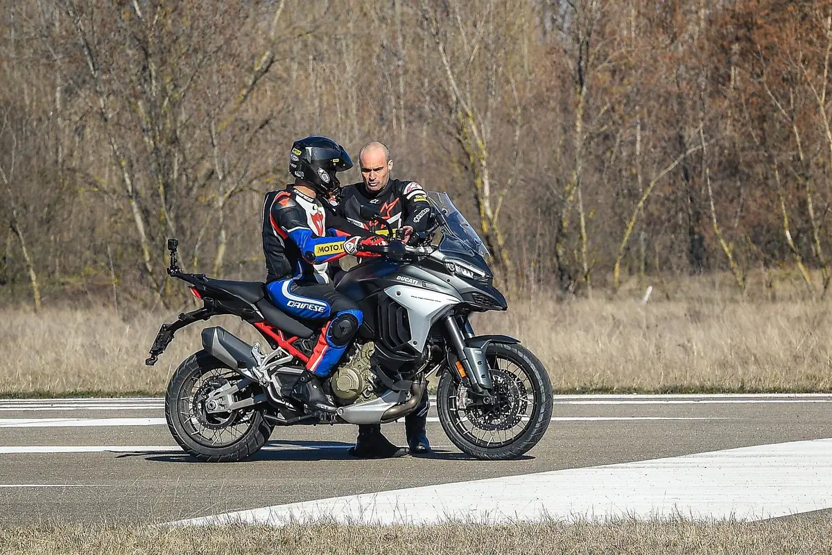 Ducati Multistrada V4 vs 1260 Enduro. TEST completo strada, offroad e pista! (8)