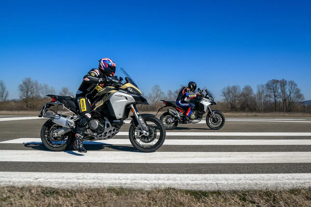 Ducati Multistrada V4 vs 1260 Enduro. TEST completo strada, offroad e pista!