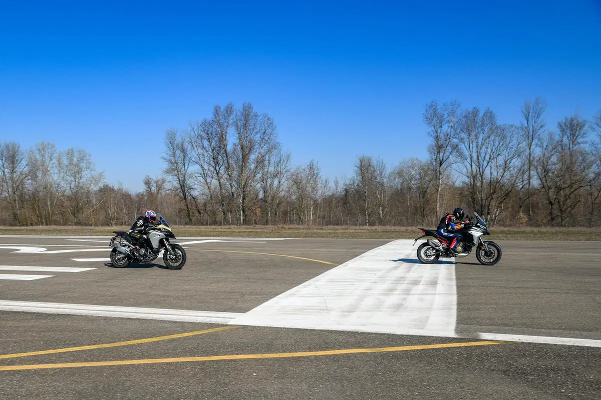 Ducati Multistrada V4 vs 1260 Enduro. TEST completo strada, offroad e pista! (9)