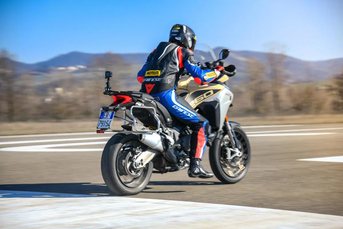 Ducati Multistrada V4 vs 1260 Enduro. TEST completo strada, offroad e pista! (4)