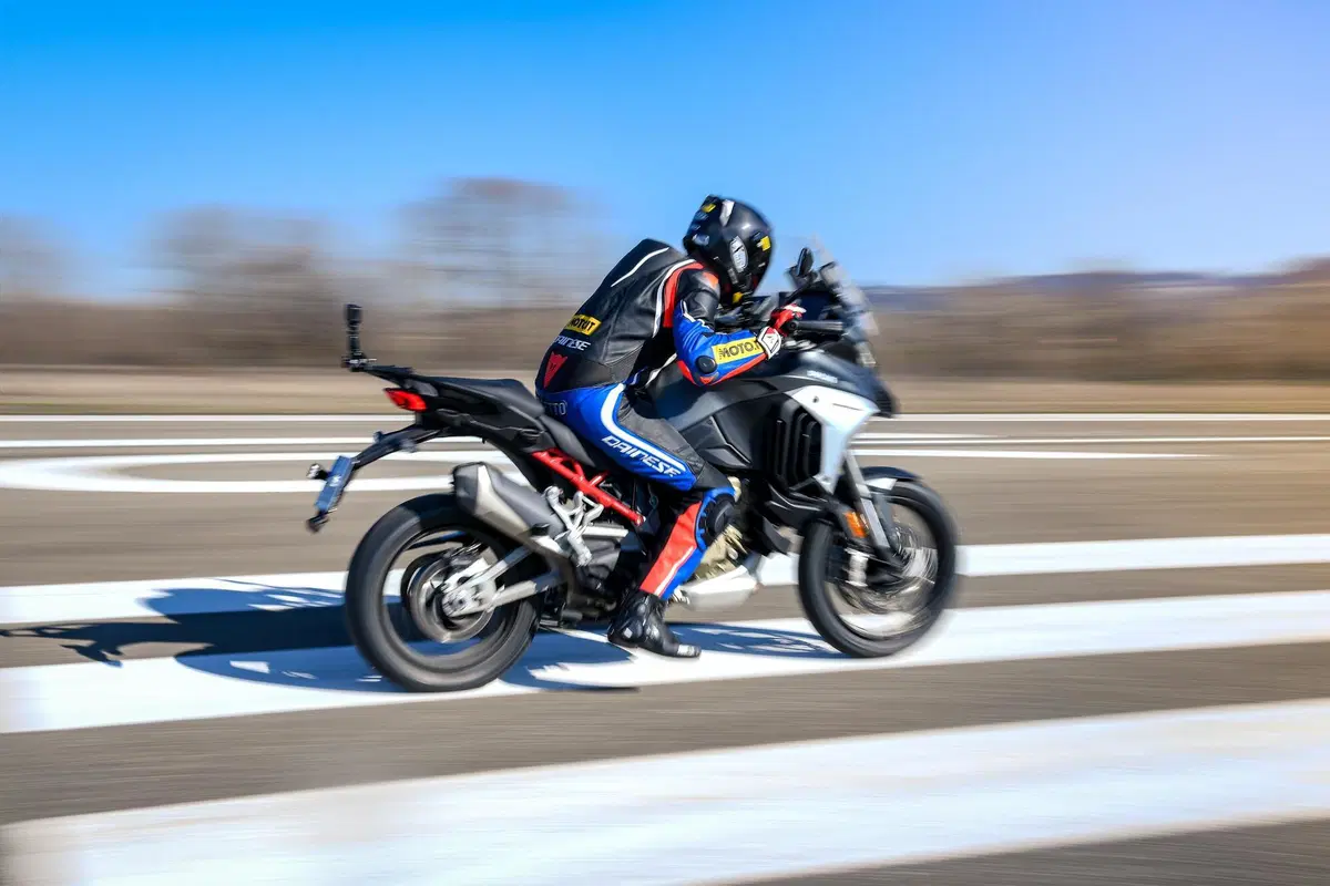 Ducati Multistrada V4 vs 1260 Enduro. TEST completo strada, offroad e pista! (10)