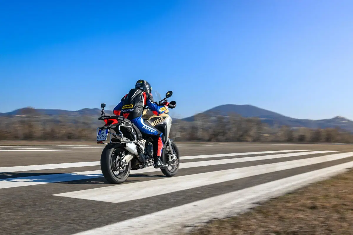 Ducati Multistrada V4 vs 1260 Enduro. TEST completo strada, offroad e pista! (11)