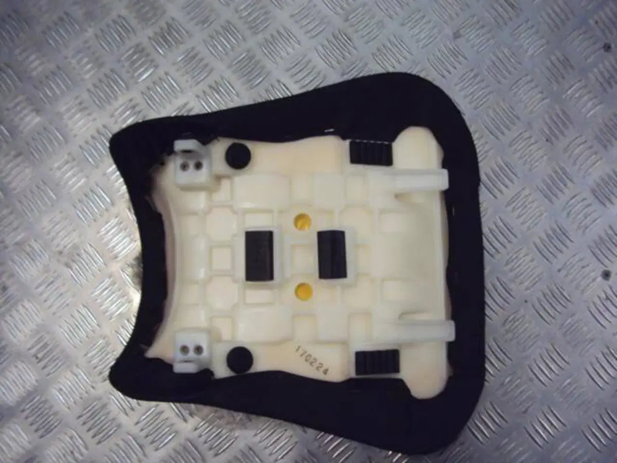 SELLA PILOTA PER SUZUKI GSXR 2004-2005 (2)