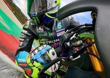 Valentino Rossi si allena al Mugello in sella alla Yamaha R1 M
