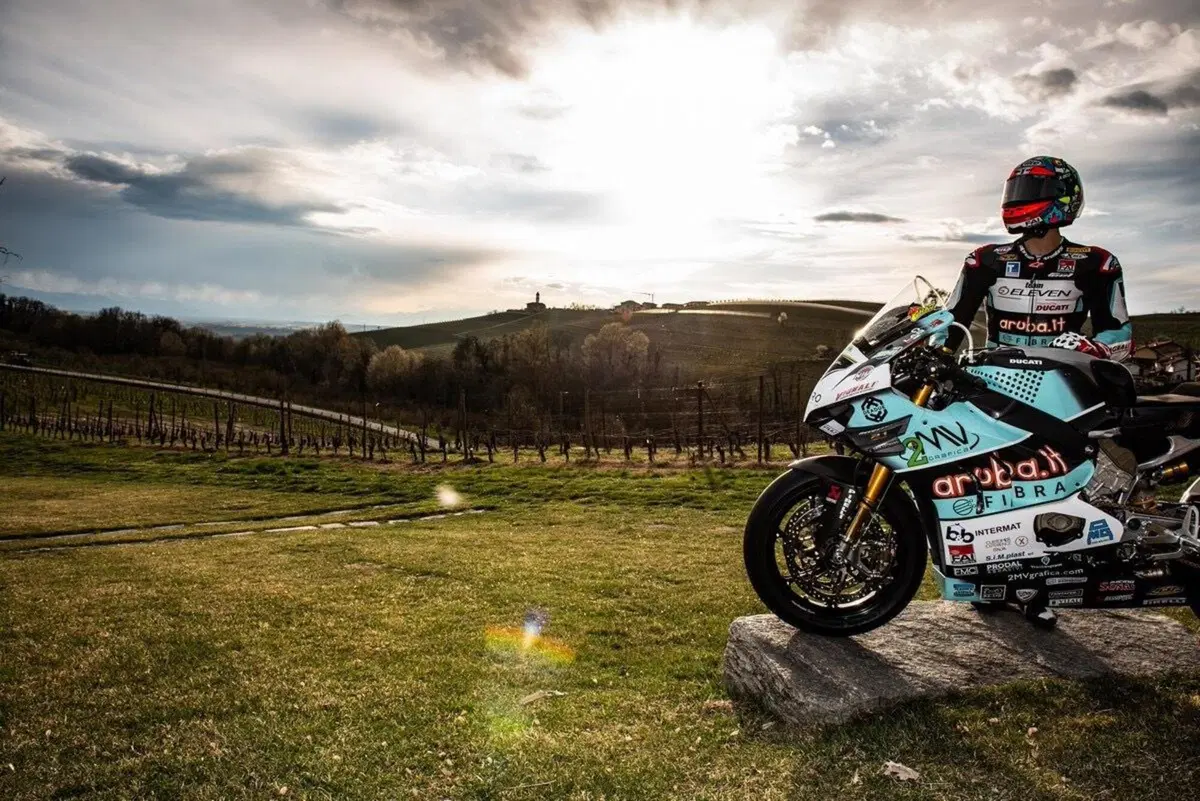 Superbike, nuova livrea per il team GoEleven (2)