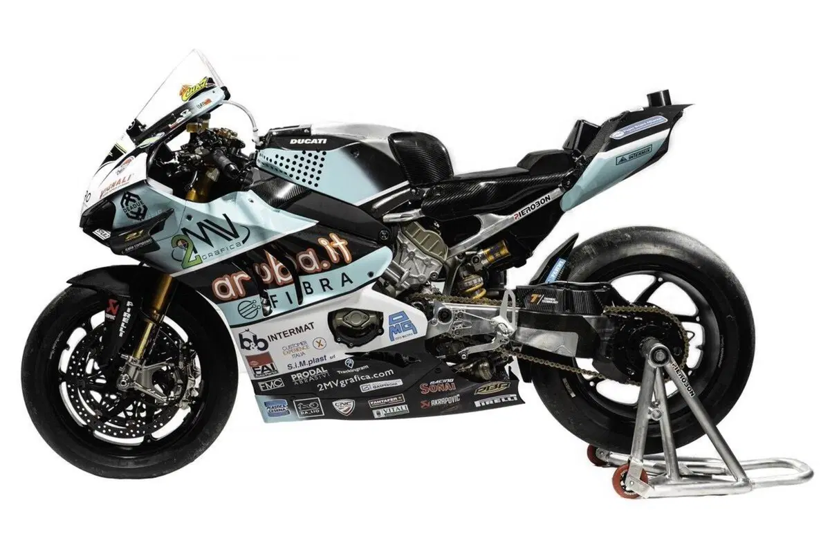 Superbike, nuova livrea per il team GoEleven (4)