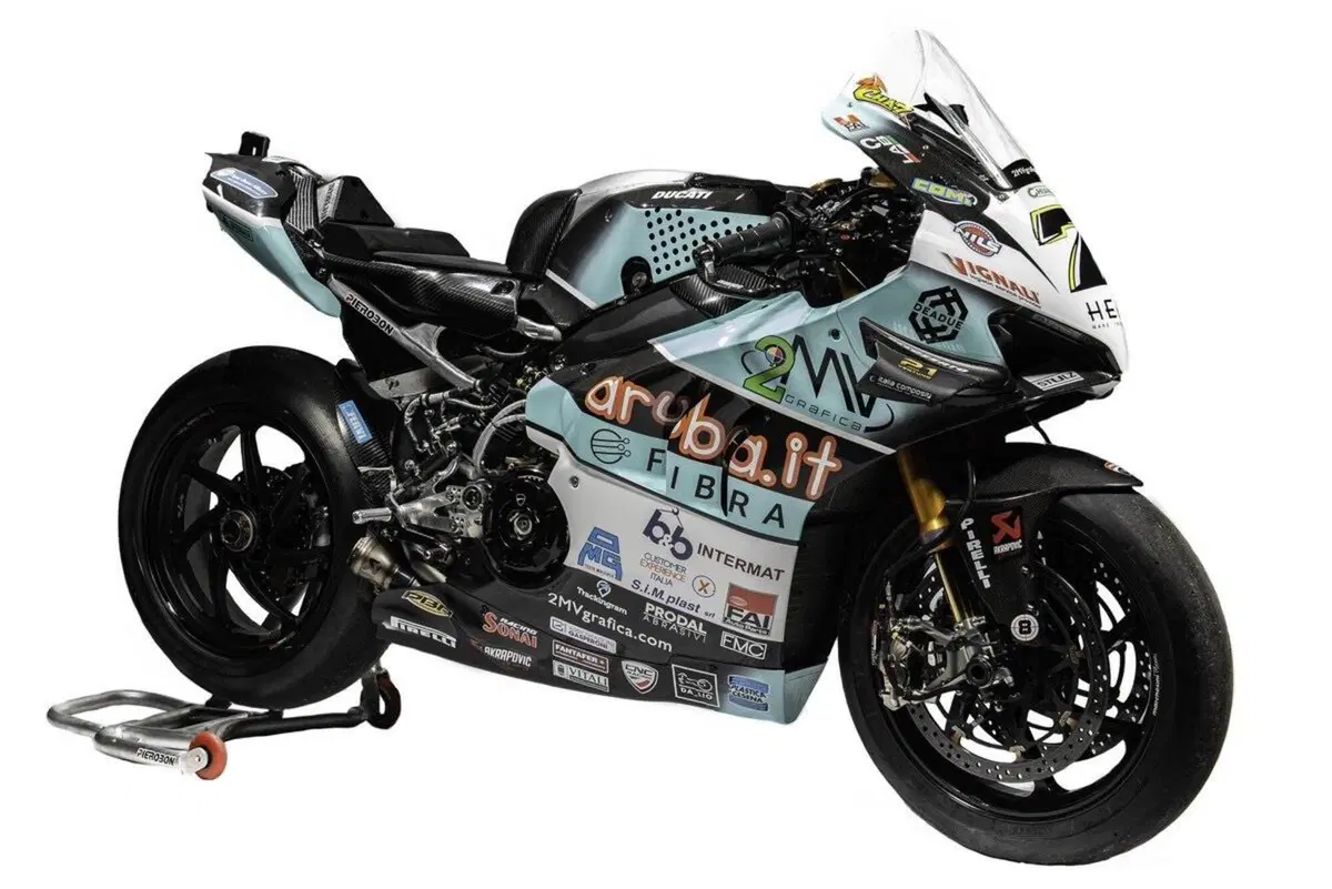 Superbike, nuova livrea per il team GoEleven (5)