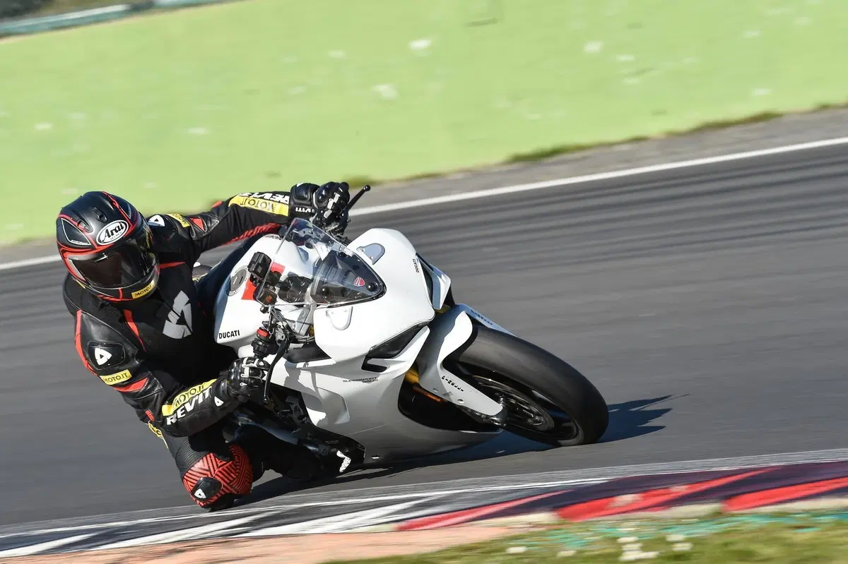 Ducati SuperSport 950 S sportività versatile (5)