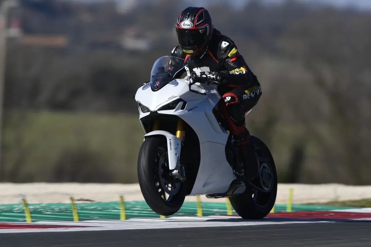 Ducati SuperSport 950 S sportività versatile (3)