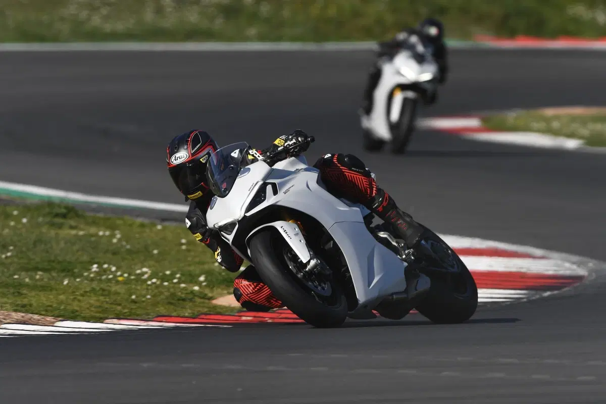 Ducati SuperSport 950 S sportività versatile (2)