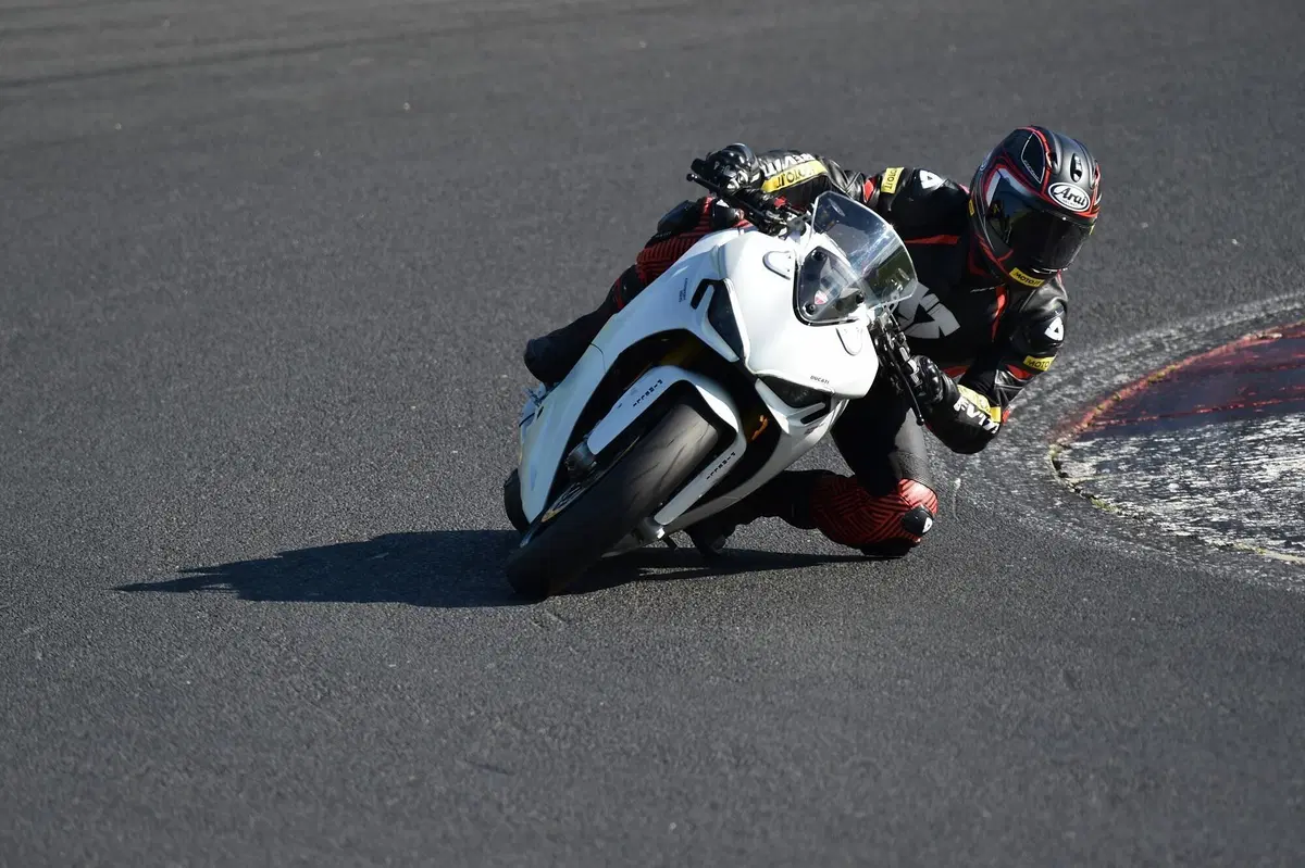 Ducati SuperSport 950 S sportività versatile (4)
