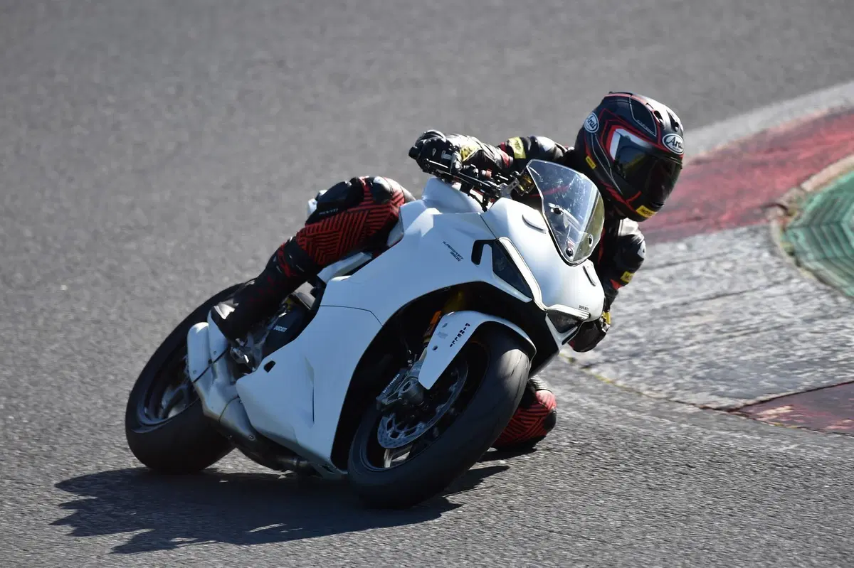 Ducati SuperSport 950 S sportività versatile (6)