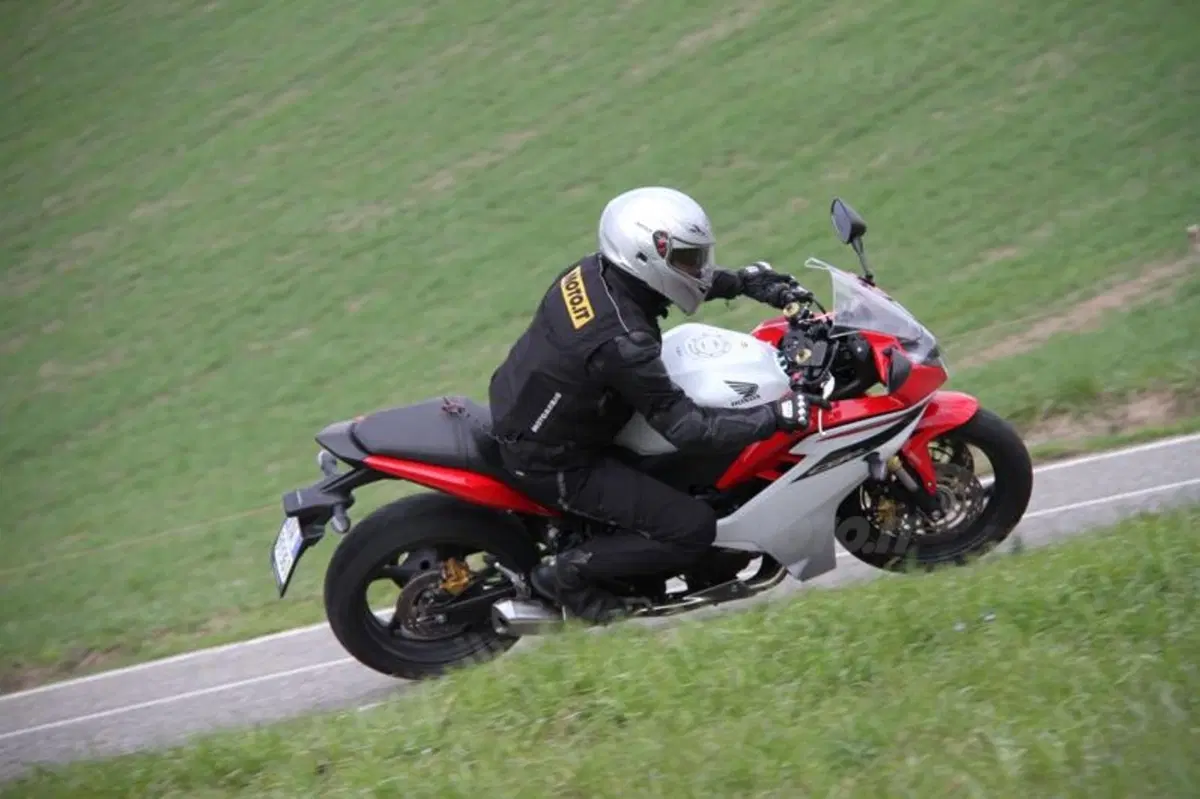 Nuovo Bridgestone T30. Turismo per sport (4)