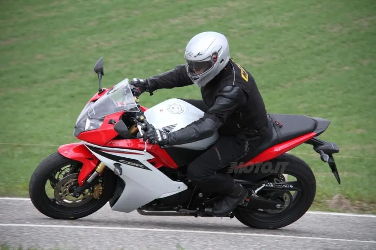 Nuovo Bridgestone T30. Turismo per sport (5)