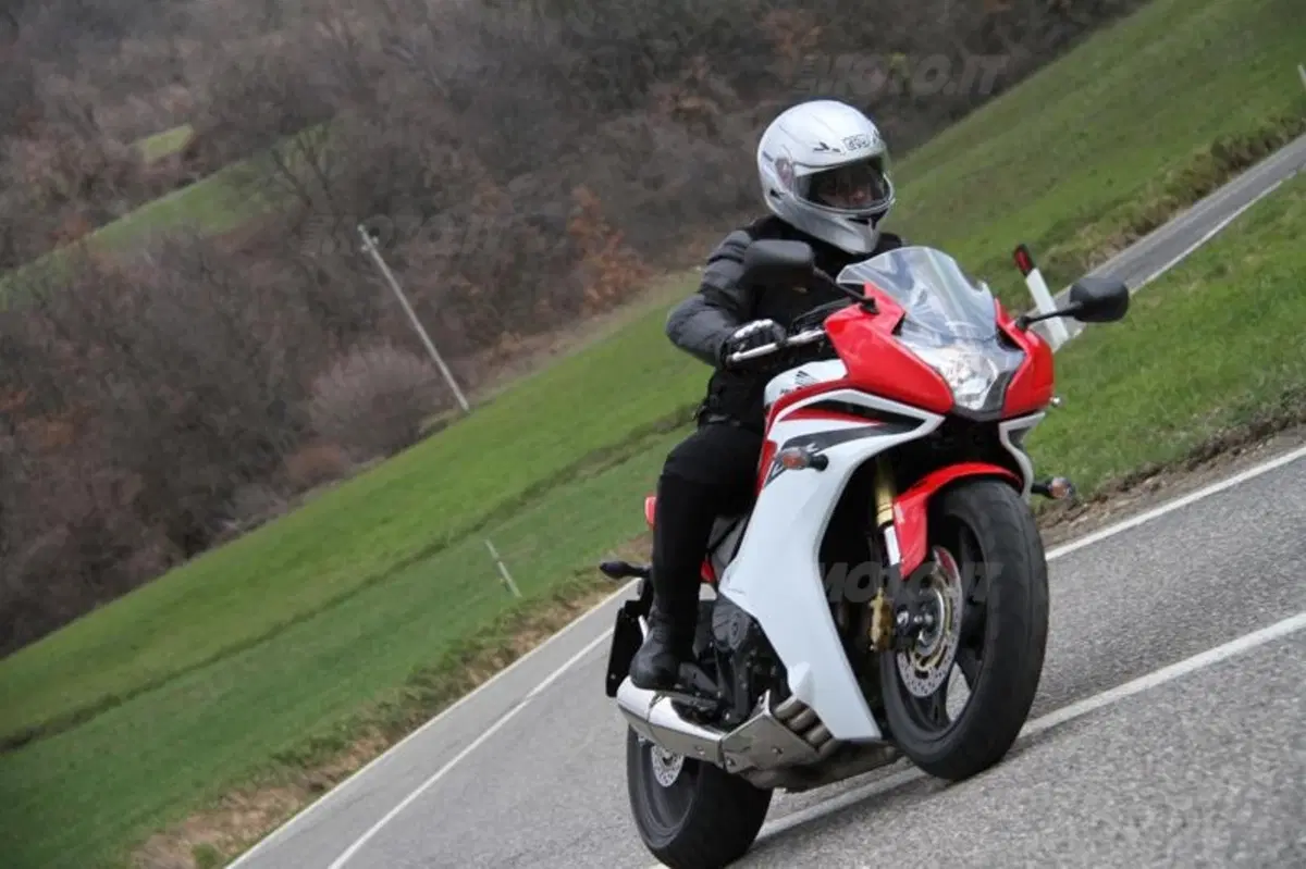 Nuovo Bridgestone T30. Turismo per sport (7)