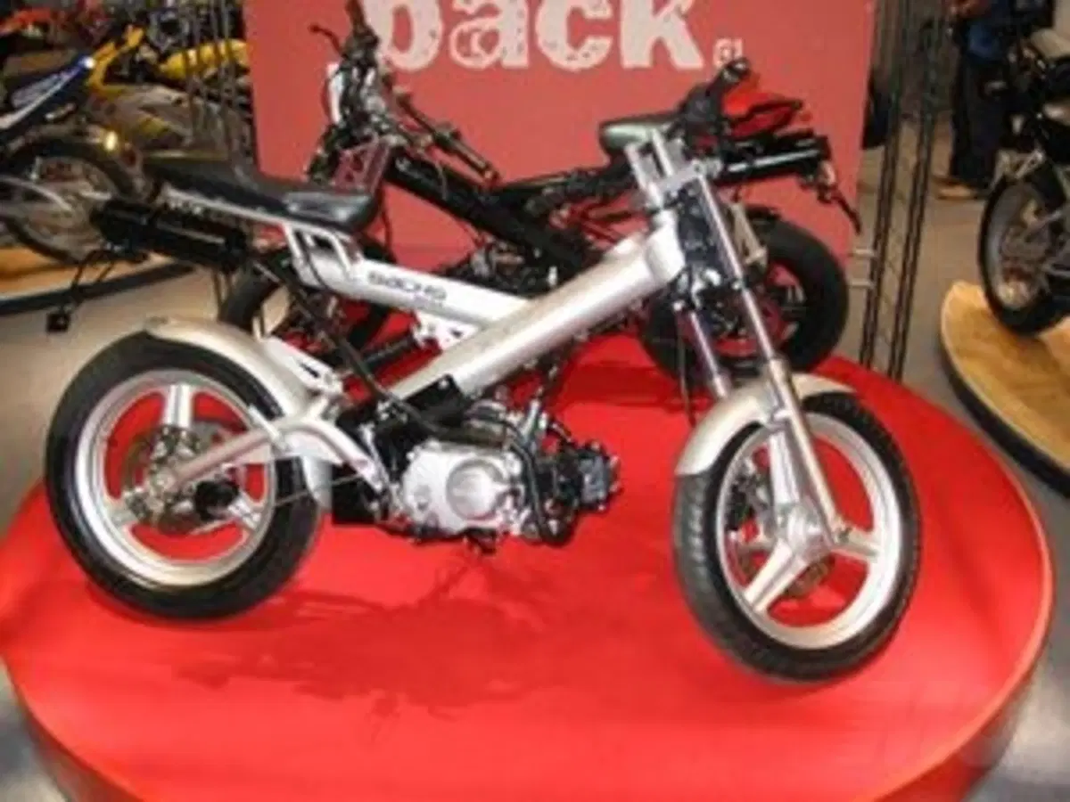 2003: EICMA pullula di novità (9)