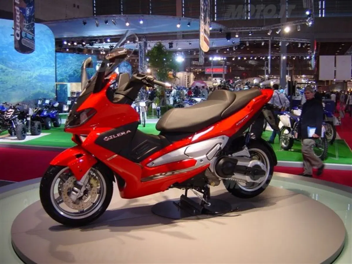 2003: EICMA pullula di novità (31)