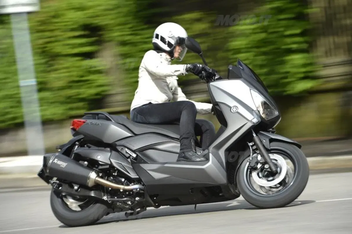 Yamaha X-Max 400 (3)