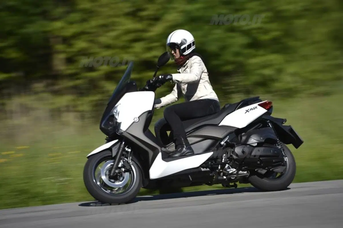 Yamaha X-Max 400 (6)