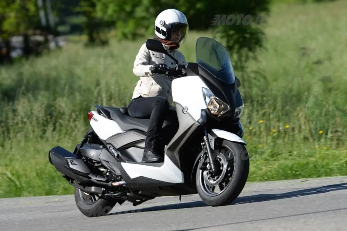 Yamaha X-Max 400 (11)